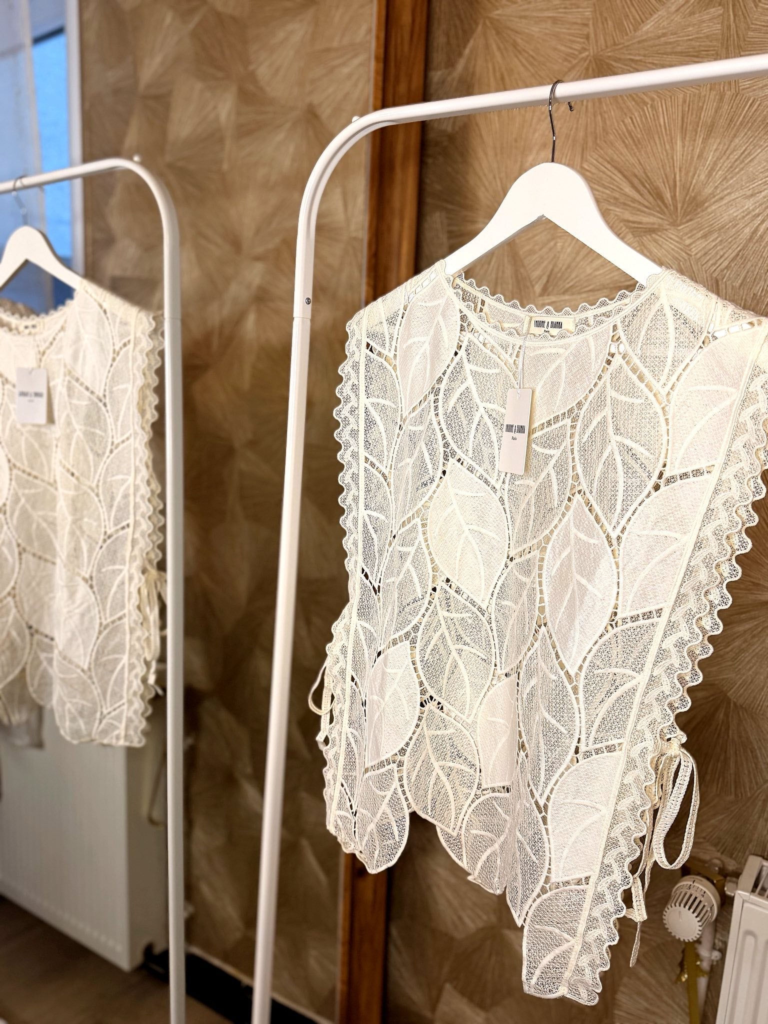 Top en dentelle ajourée avec motifs feuilles